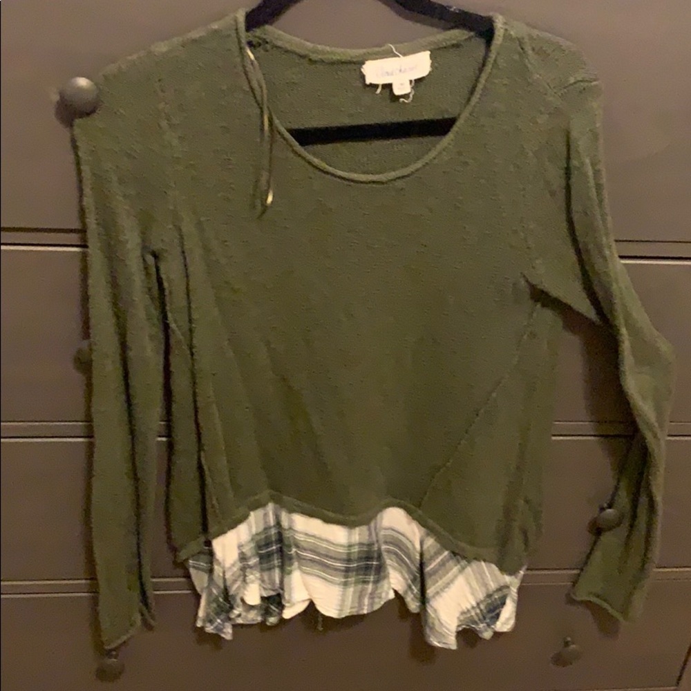 Fine knit pseudo layered sweater.